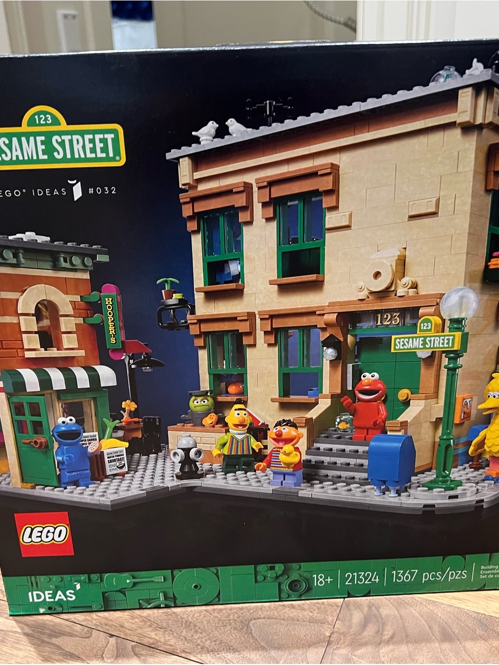 BNIB Lego Sesame Street Building Set with Tan, Green, Blue Accents